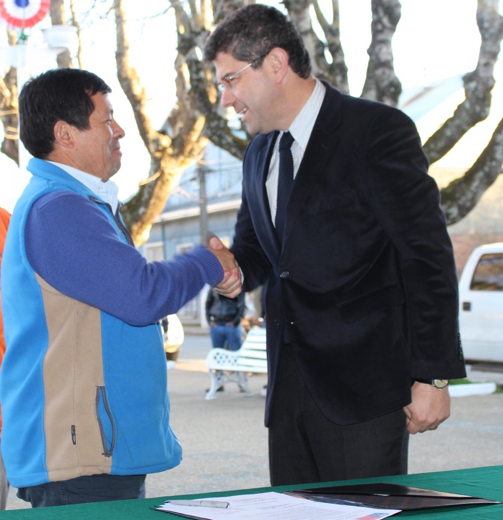 Alcalde Paillafil y Intendente Jouannet saludo