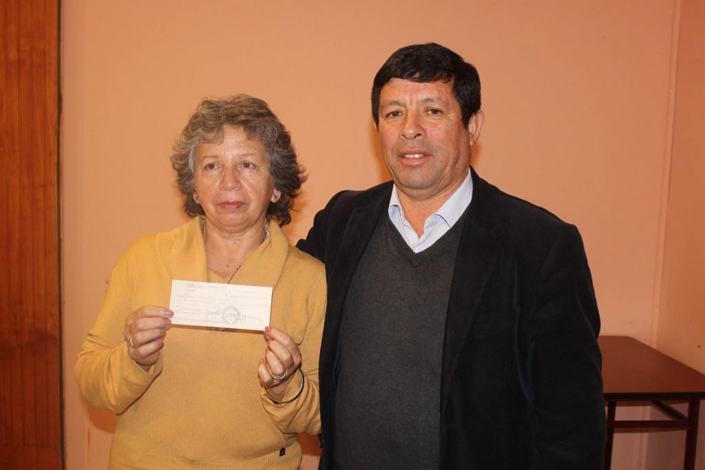 Alcalde Paillafil entrega subvención municipal 20171